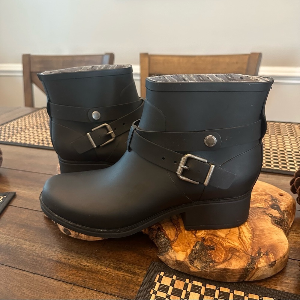 Lucky Brand Rindah Black Rubber Rain Ankle Boots Size 8 Minimal Utility